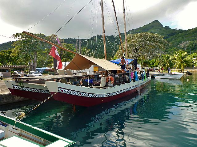 Vaka in Fare, Huahine