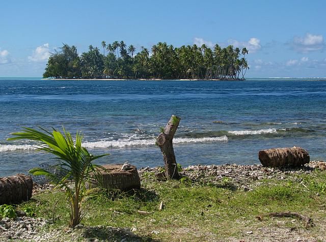 Another little motu next to Moto Tuahotu