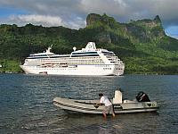 Ready to return to the other side of Cook's Bay to take a tender back to the ship